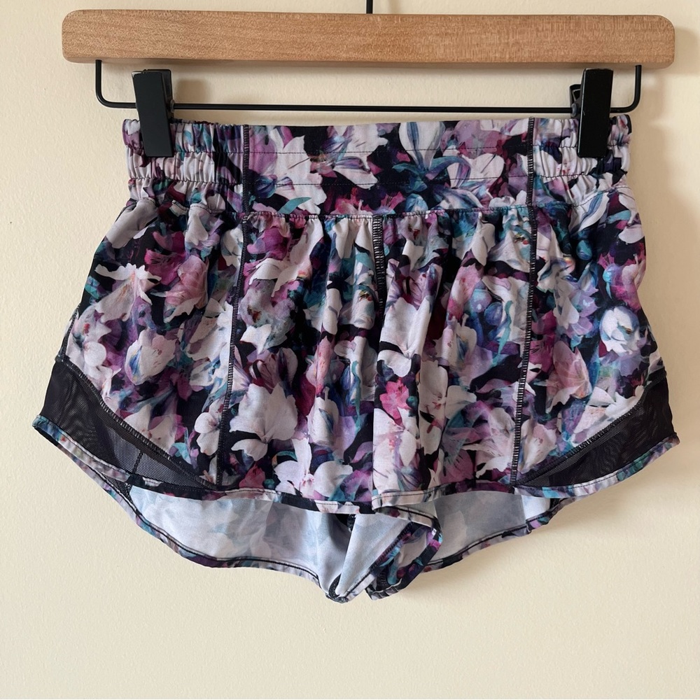 Lululemon Hotty Hot Short II *2.5" Utopia Multi / Deep Phantom Size 4